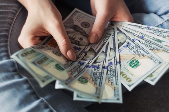 “錢”沒了，鍋“誰”背？