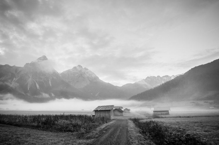 廢墟里的煉金術：一個上海酒店老板在雪山腳下的不良資產實驗課